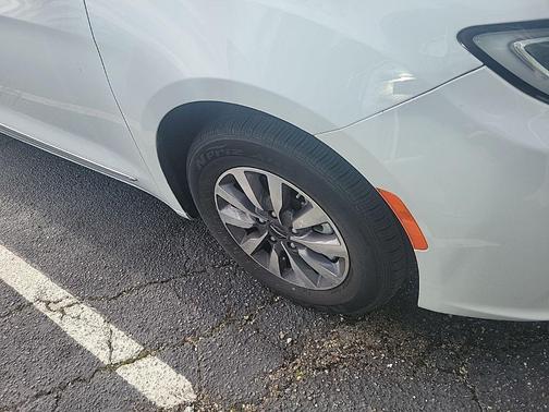 2023 Chrysler Pacifica Hybrid Limited