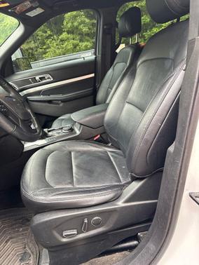 Oxford White 2017 Ford Explorer XLT