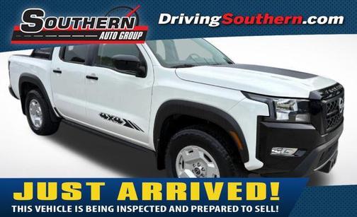 Glacier White 2024 Nissan Frontier SV