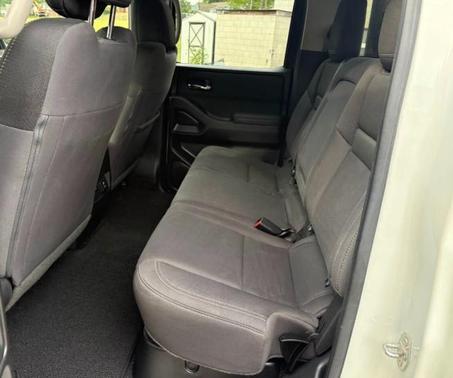 Glacier White 2024 Nissan Frontier SV
