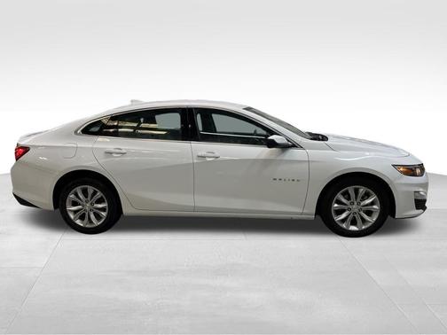 Summit White 2024 Chevrolet Malibu FWD 1LT
