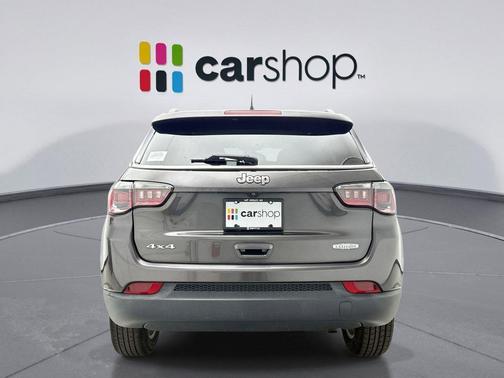 Granite Crystal Metallic Clearcoat 2019 Jeep Compass Latitude