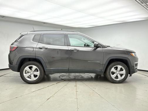 Granite Crystal Metallic Clearcoat 2019 Jeep Compass Latitude