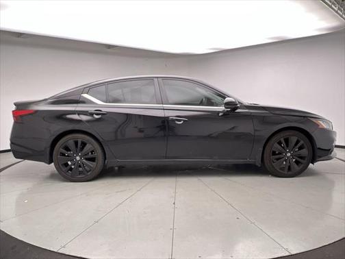 2022 Nissan Altima SR FWD