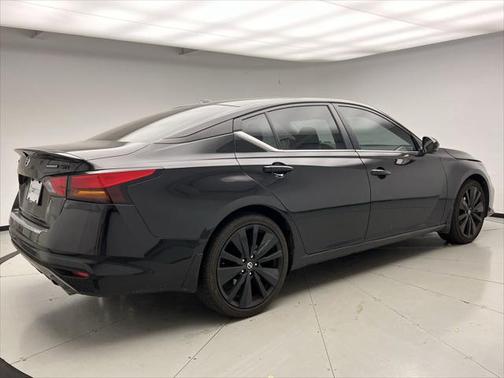 2022 Nissan Altima SR FWD