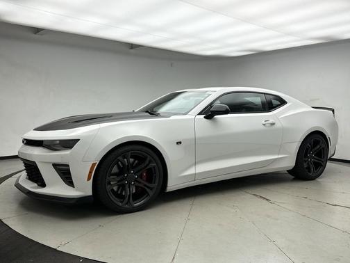 Summit White 2018 Chevrolet Camaro 1SS