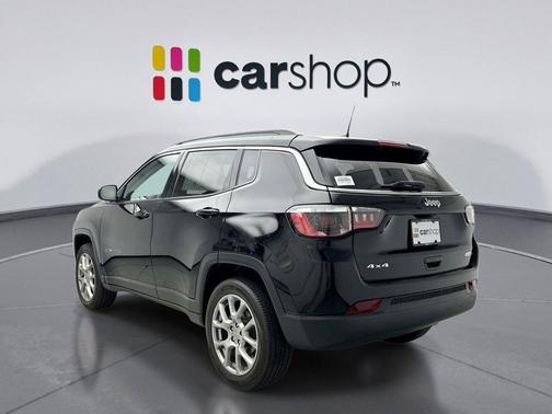 Diamond Black Crystal Pearlcoat 2022 Jeep Compass Latitude Lux
