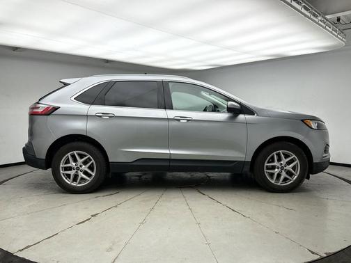 ICONIC SILVER 2022 Ford Edge SEL