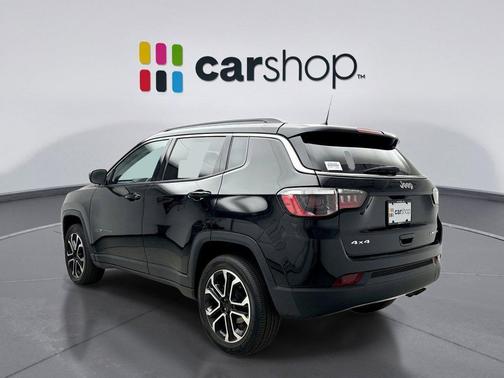 Diamond Black Crystal Pearlcoat 2022 Jeep Compass Limited