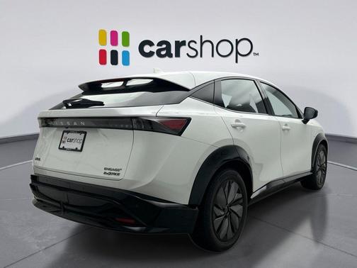 Everest White Pearl Tricoat 2024 Nissan ARIYA ENGAGE+
