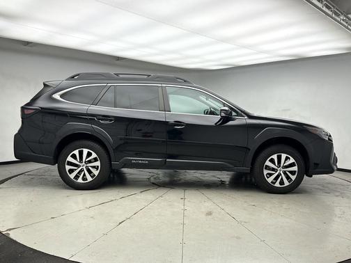 Crystal Black Silica 2023 Subaru Outback Premium