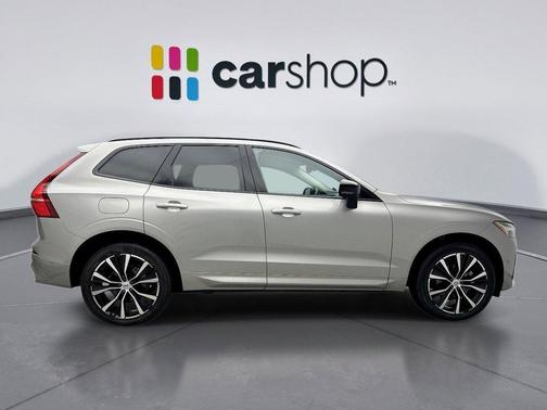 2023 Volvo XC60 B5 Plus Dark Theme