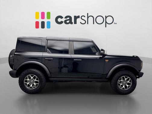 Shadow Black 2025 Ford Bronco Badlands