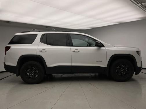 2022 GMC Acadia AWD AT4