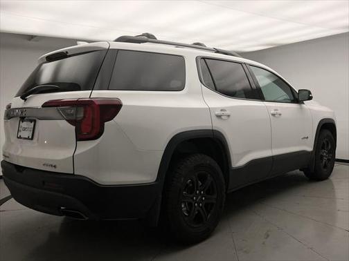 2022 GMC Acadia AWD AT4