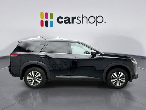2023 Nissan Pathfinder SL 4WD