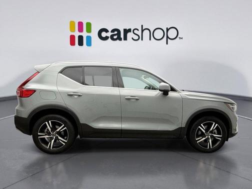 2025 Volvo XC40 B5 Core Bright Theme
