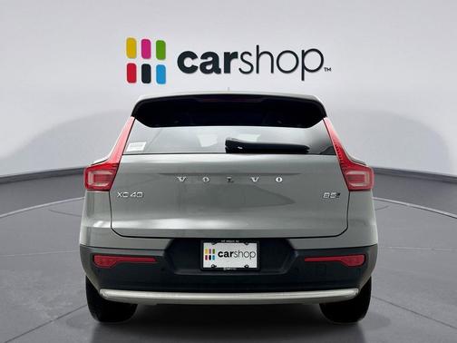 2025 Volvo XC40 B5 Core Bright Theme