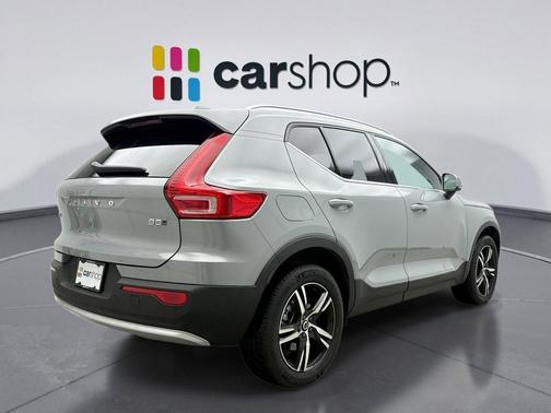 2025 Volvo XC40 B5 Core Bright Theme