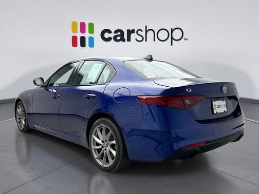 Anodized Blue Metallic 2022 Alfa Romeo Giulia Ti