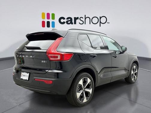 Onyx Black 2025 Volvo XC40 B5 Plus Dark Theme