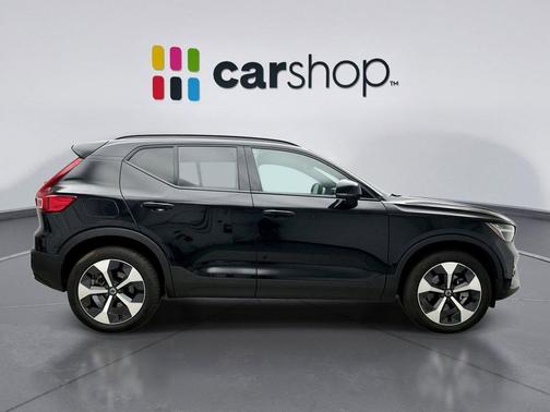 Onyx Black 2025 Volvo XC40 B5 Plus Dark Theme