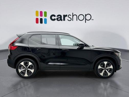 Onyx Black 2025 Volvo XC40 B5 Plus Dark Theme