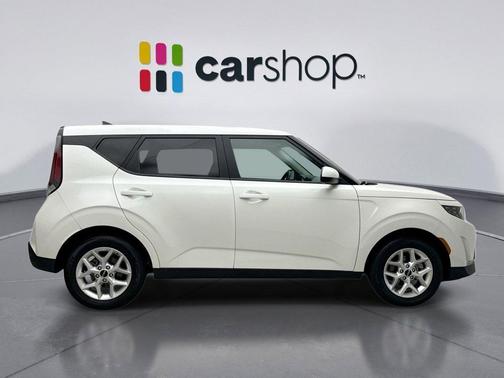 Snow White Pearl 2023 Kia Soul LX