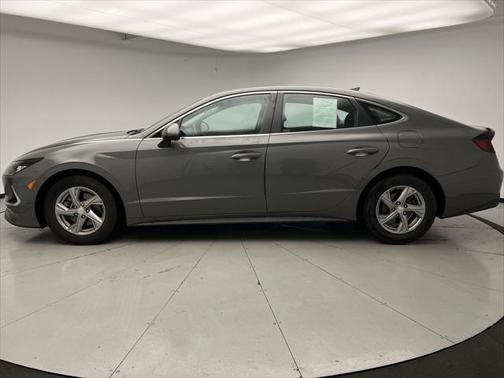2022 Hyundai SONATA SE