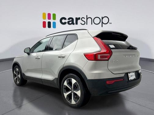 2025 Volvo XC40 B5 Plus Dark Theme