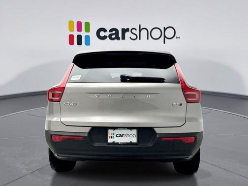 2025 Volvo XC40 B5 Plus Dark Theme