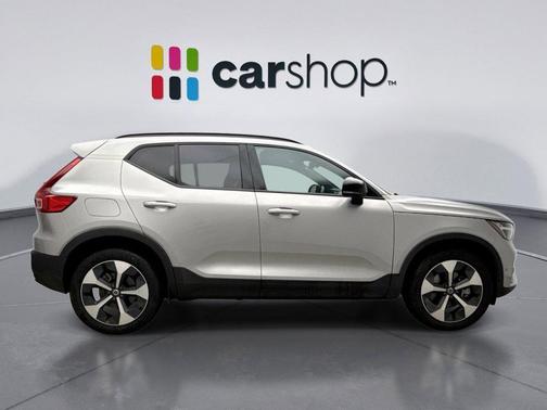 2025 Volvo XC40 B5 Plus Dark Theme