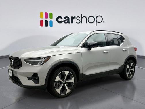 2025 Volvo XC40 B5 Plus Dark Theme