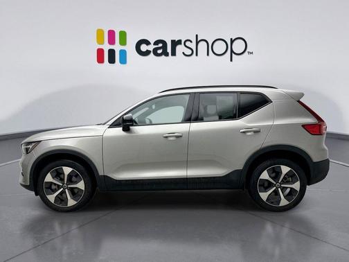 2025 Volvo XC40 B5 Plus Dark Theme