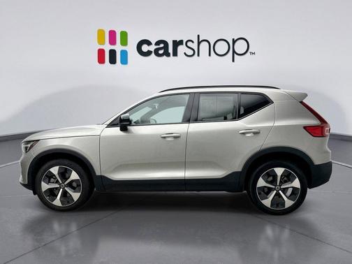 2025 Volvo XC40 B5 Plus Dark Theme