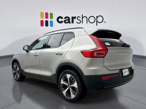 2025 Volvo XC40 B5 Plus Dark Theme