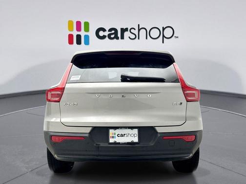 2025 Volvo XC40 B5 Plus Dark Theme