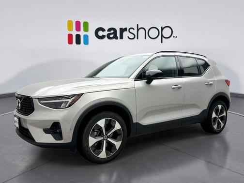 2025 Volvo XC40 B5 Plus Dark Theme
