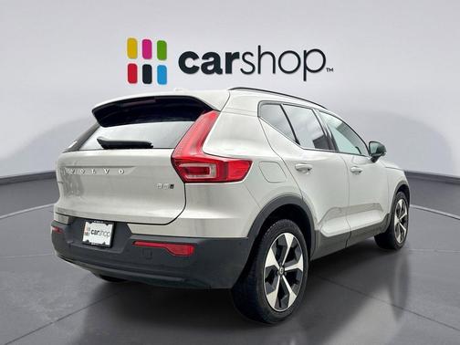 2025 Volvo XC40 B5 Plus Dark Theme