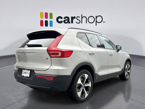 2025 Volvo XC40 B5 Plus Dark Theme