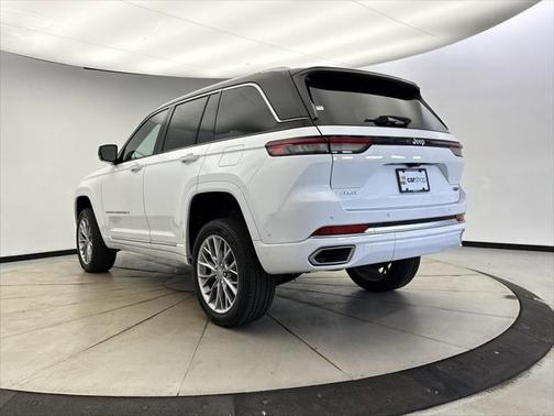 2023 Jeep Grand Cherokee Summit