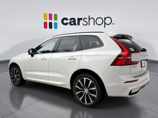 2023 Volvo XC60 Recharge Plug-In Hybrid T8 Ultimate Dark Theme