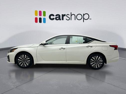 Pearl White Tricoat 2023 Nissan Altima 2.5 SV
