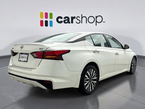 Pearl White Tricoat 2023 Nissan Altima 2.5 SV