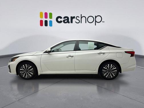 Pearl White Tricoat 2023 Nissan Altima 2.5 SV