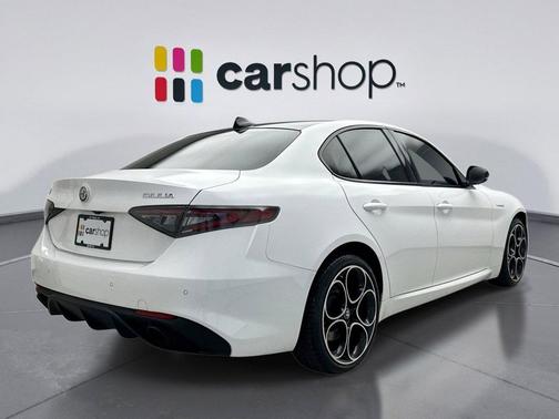 Alfa White 2024 Alfa Romeo Giulia Veloce AWD