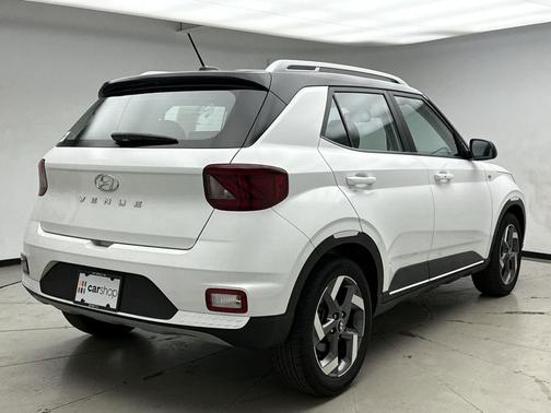 Lunar White w/Black Roof 2024 Hyundai VENUE Limited