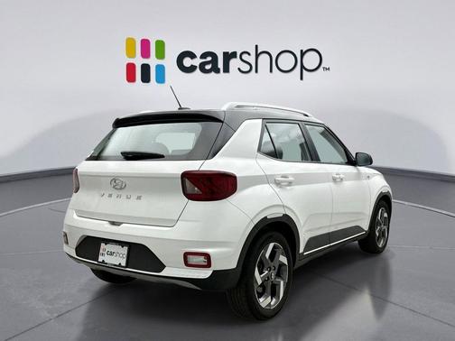 Lunar White w/Black Roof 2024 Hyundai VENUE Limited