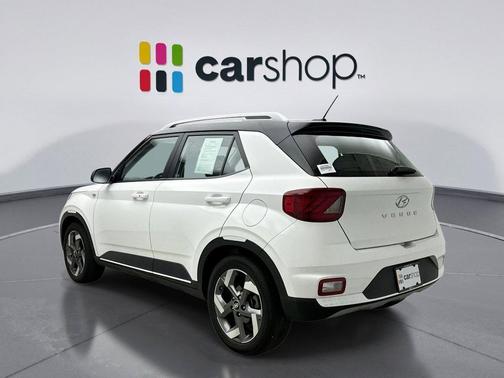 Lunar White w/Black Roof 2024 Hyundai VENUE Limited