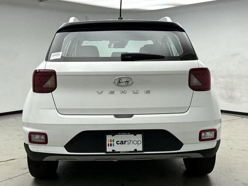 Lunar White w/Black Roof 2024 Hyundai VENUE Limited